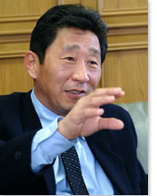 代表取締役 新井 栄 代表取締役 新井 栄